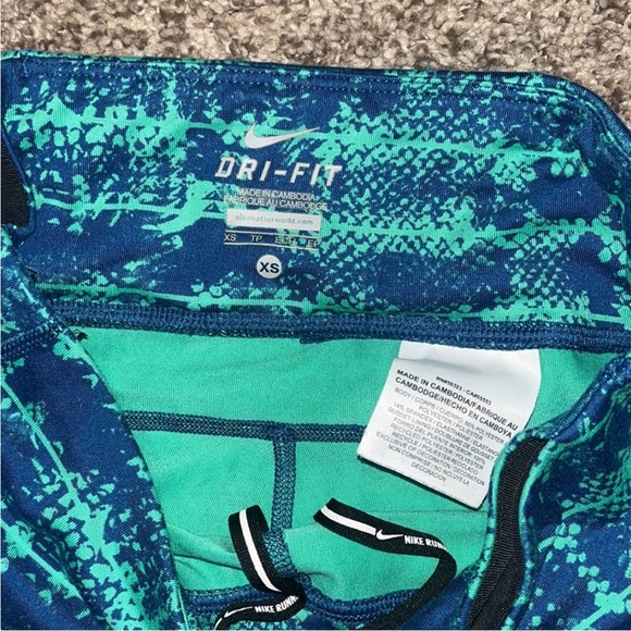 Women’s xs crop Nike leggings bright and colorful green and blue like new - Picture 5 of 5